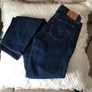 Dark wash Levi’s